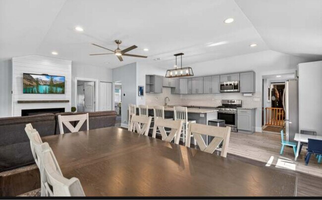Foto del edificio - 14928 Walnut Dr