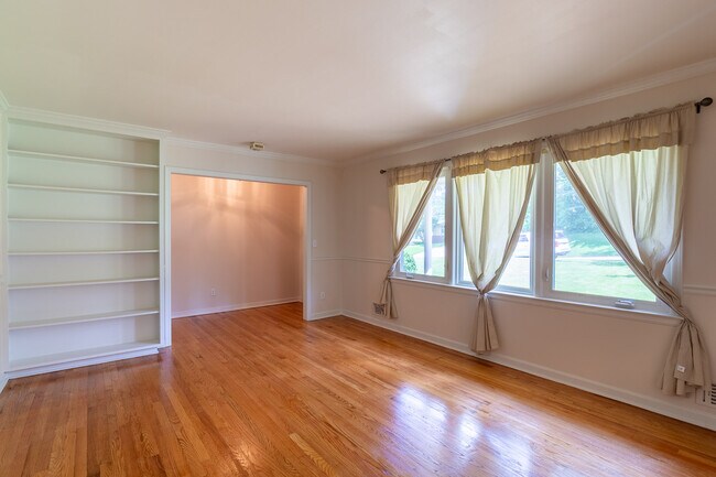 Foto del edificio - 3003 Stratford Dr