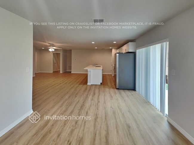 Foto del edificio - 523 Ladyslipper St