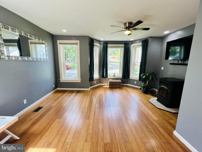 Foto del edificio - 7131 Walnut Ave