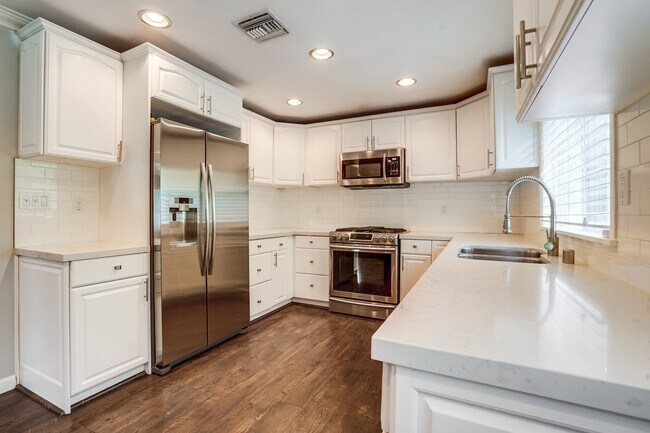 Foto del edificio - 21321 Velicata St