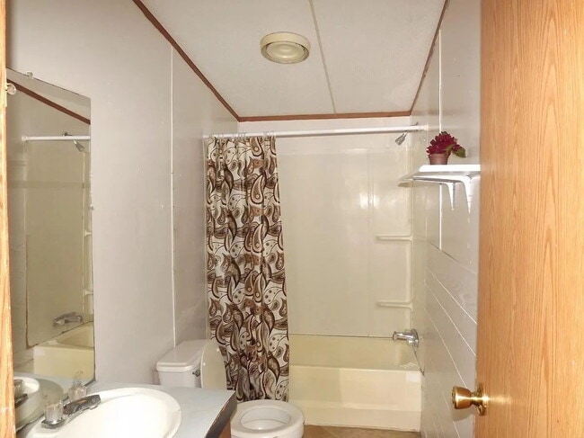 Building Photo - Charming 3-Bed, 2-Bath Mobile Home Retreat...
