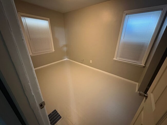 Building Photo - 1373 Manchester Ave