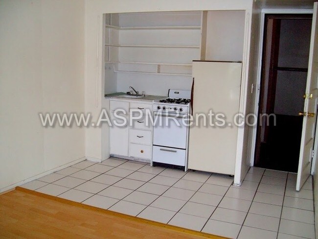 Foto del edificio - 379 E 1st Ave