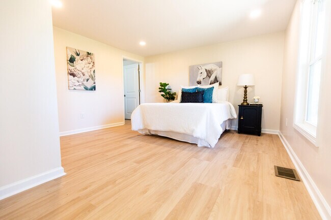 Foto del edificio - 942 Hawkins - Cummins Rd