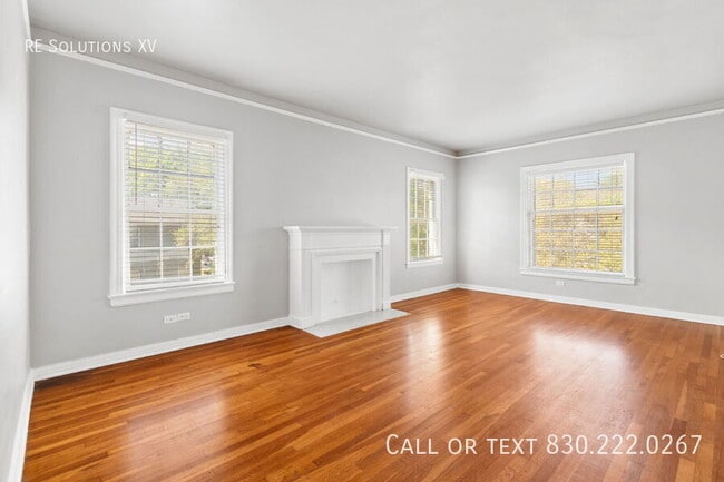 Building Photo - 336 E Lullwood Ave