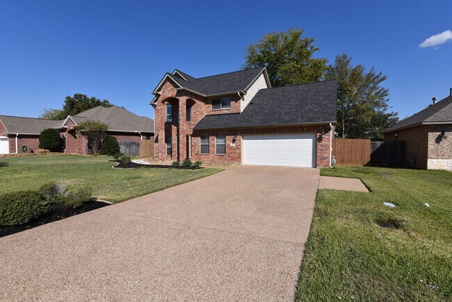 Foto del edificio - Great 4 Bedroom 2.5 Bathroom, In Bridle Ga...
