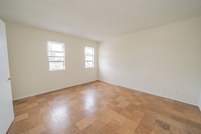 Foto del edificio - 1467 Russell St