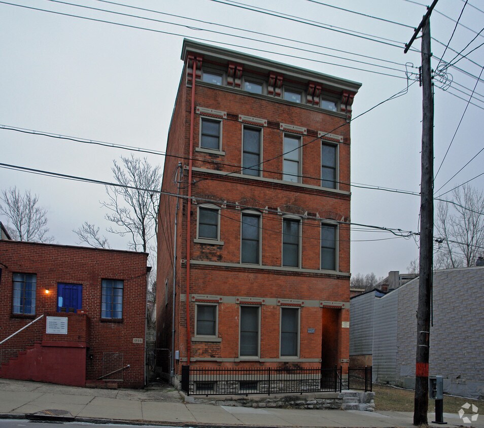 Building Photo - 2258 Vine St