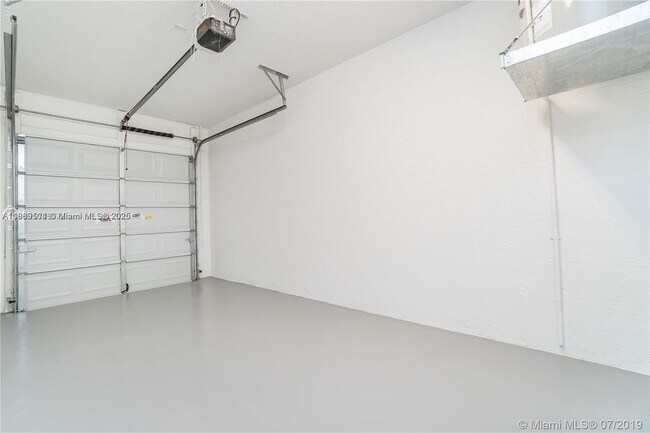 Foto del edificio - 20901 NW 1st Dr