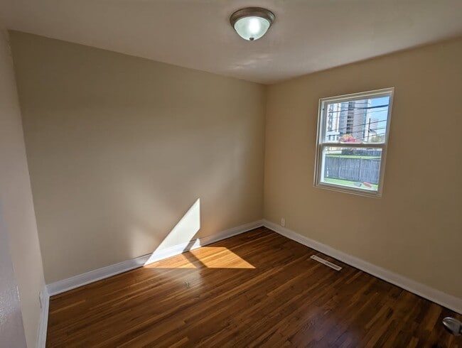 Building Photo - 282 Pillette Rd