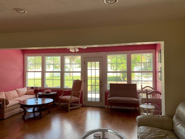 Foto del edificio - 7353 Phillips St