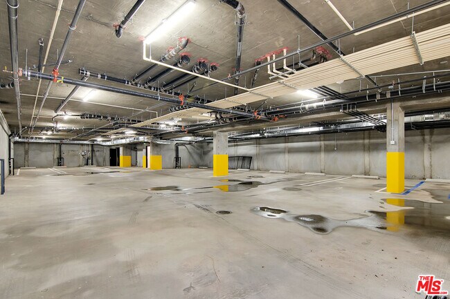 Building Photo - 14333 Sylvan St