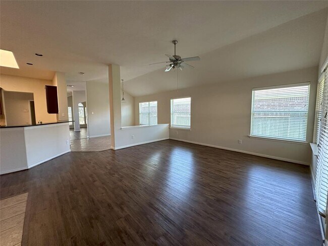 Foto del edificio - 6018 Twin Creek