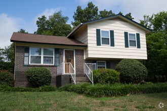 Building Photo - 2808 Arrowhead Dr NE