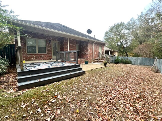 Building Photo - 1820 Waterford Ln
