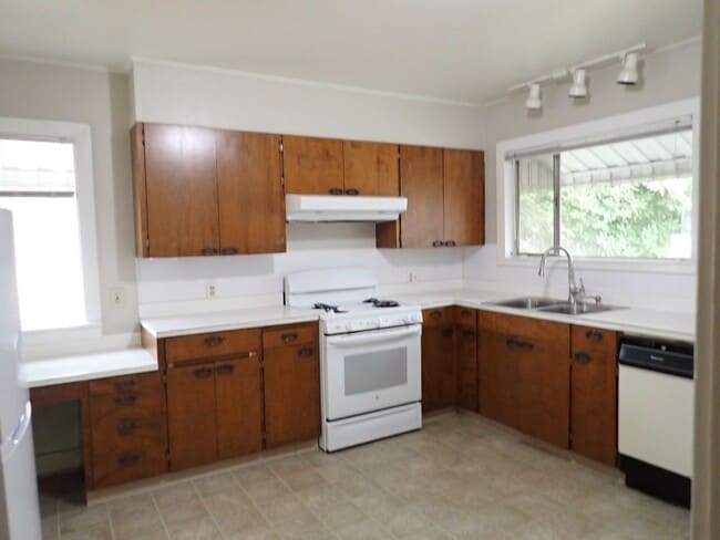 Building Photo - Great 3 Bedroom Downtown Puyallup Home.