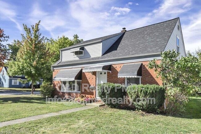 Building Photo - 640 E 261st St