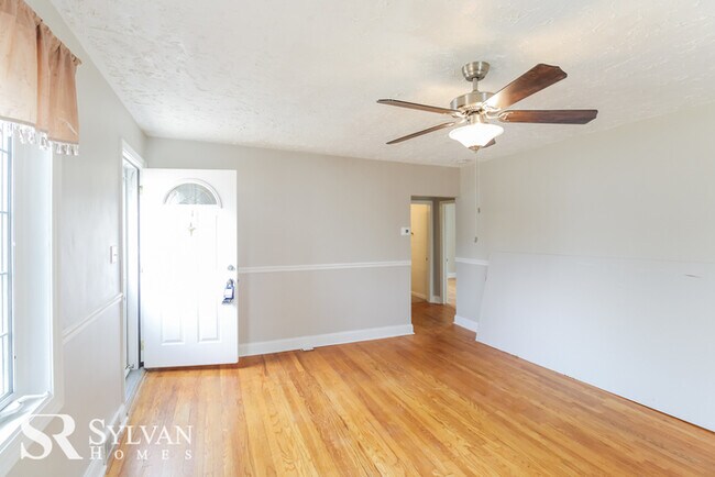 Building Photo - 4BR, 1.5BA Cape Cod