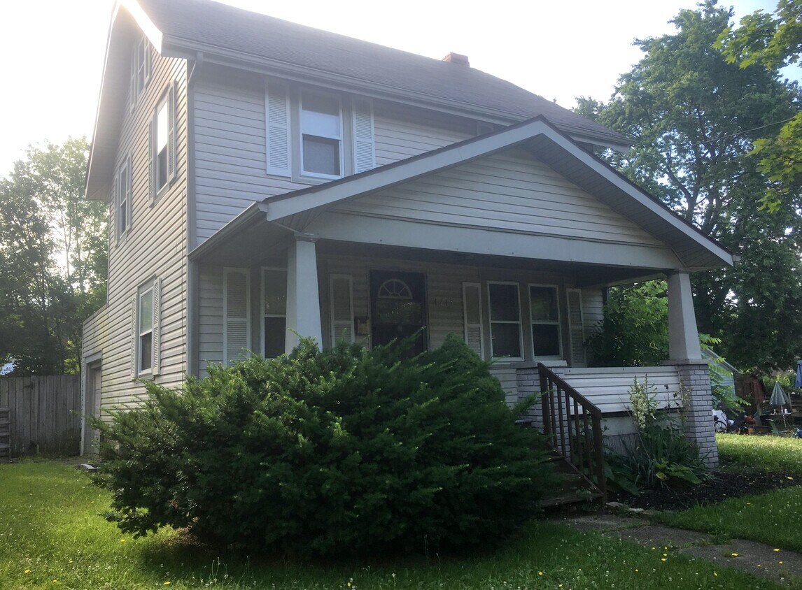 1215 Pondview Ave, Akron, OH 44305 House Rental in Akron, OH