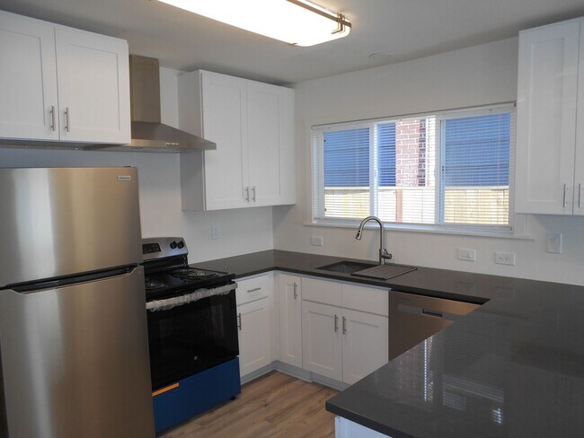 Building Photo - Completely Remodeled Home in Vibrant Sellw...
