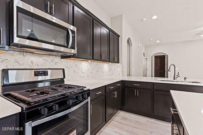 Foto del edificio - 13591 Hazlewood St