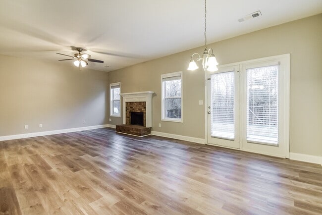 Foto del edificio - 1950 Lily Valley Dr