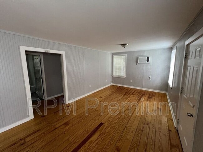 Building Photo - 3647 Mission Dr