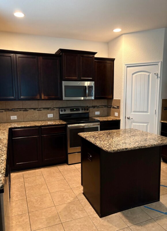 Building Photo - 714 Halogen Way