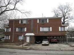 Building Photo - 701 Oakton St