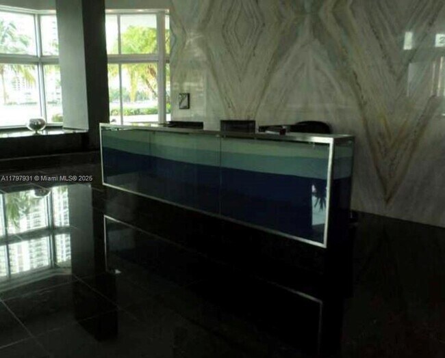 Foto del edificio - 325 S Biscayne Blvd