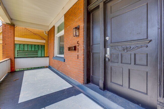 Foto del edificio - FULLY RENOVATED 3-bedroom, 1-bath brick be...
