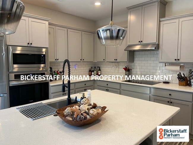 Building Photo - The True Meaning of Luxury and Convenience...