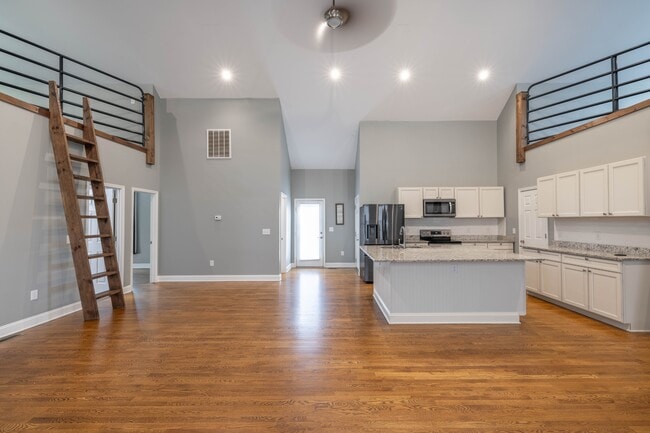 Building Photo - 242 Newport Dr