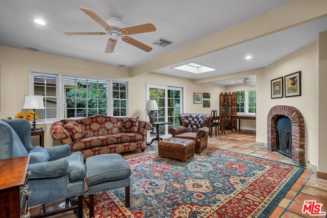 Primary Photo - 2139 Nichols Canyon Rd