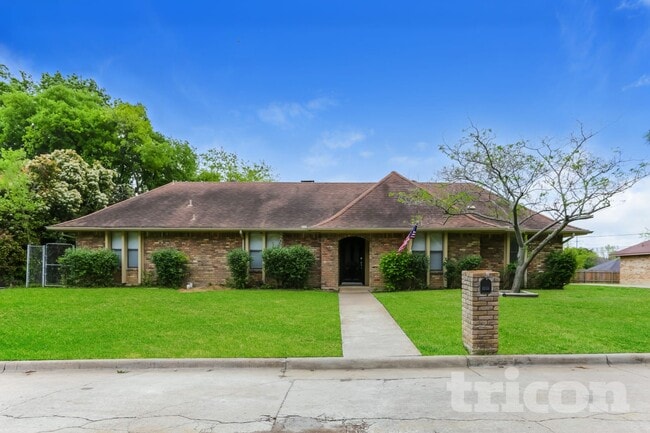 Building Photo - 2001 Libby Ln