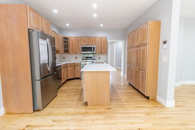 Building Photo - Charming Country Colonial on Cul-de-Sac, 4...