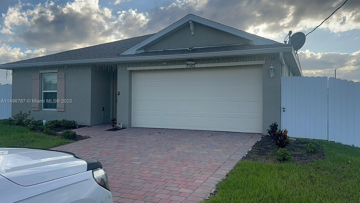 Foto principal - 7012 Calder Cir