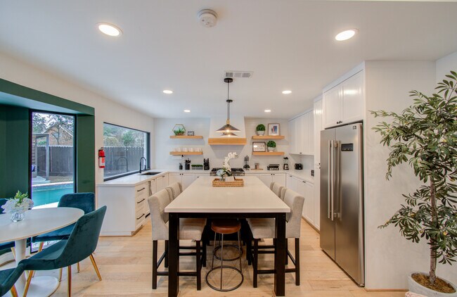 Foto del edificio - 9219 Kempwood Dr