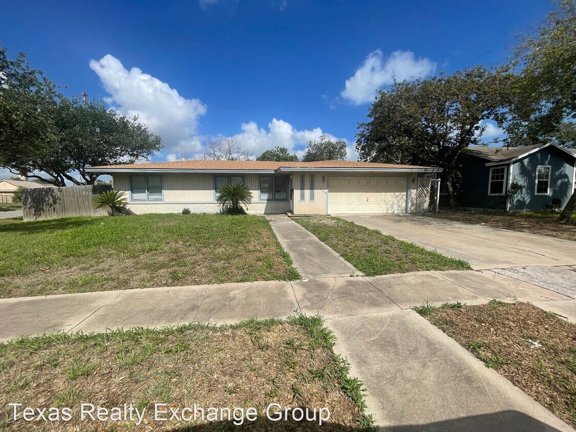 3 br, 1.5 bath House 438 Whitehall Almond House Rental in Corpus