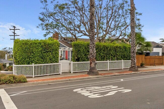 Building Photo - 5504 Linda Rosa Ave