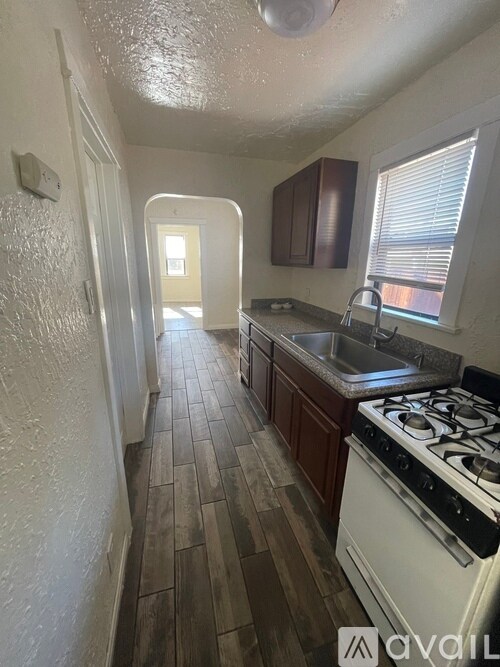 Building Photo - 5031 Bakman Ave