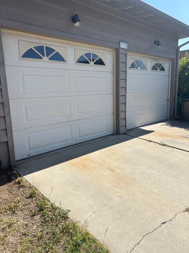 Building Photo - 3728 San Remo Dr