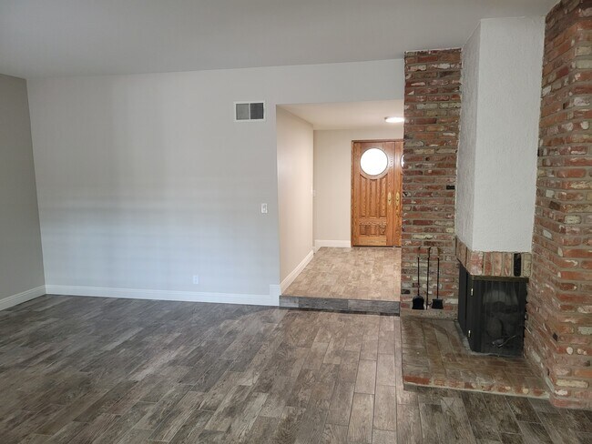 Foto del edificio - 10651 Baton Rouge Pl