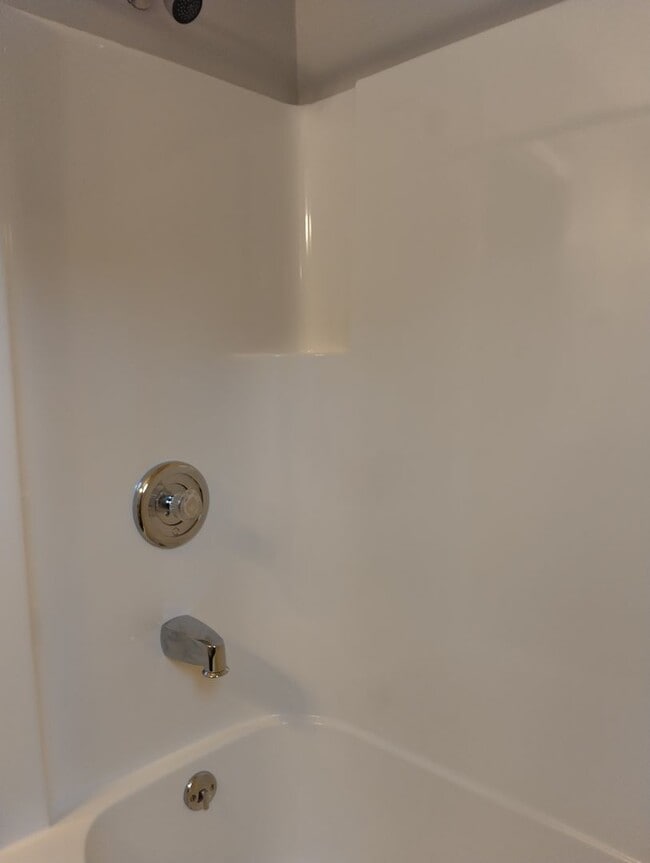 Building Photo - 7392 Bellehaven Dr