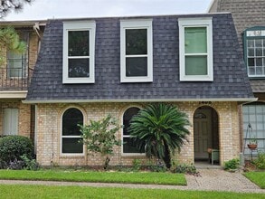 Building Photo - 1806 Saxony Ln