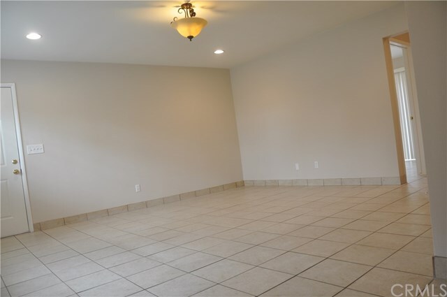 Building Photo - 533 W Olive Ave