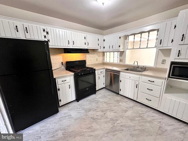 Foto del edificio - 5811 Ashfield Rd