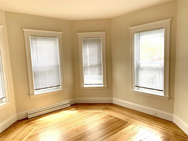 Building Photo - 70 Conwell Ave