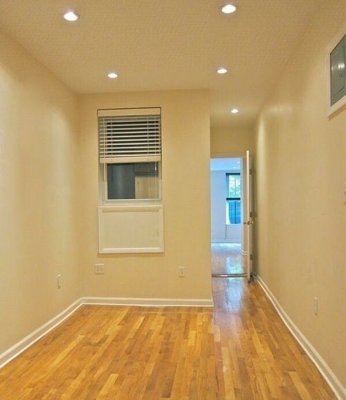 Foto del edificio - 260 W 12th St